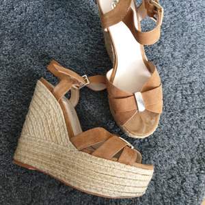 Brown wedges - worn only once - strap on right shoe is missing - original price 799kr