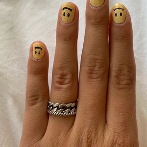 RING - SVINTRENDIG ring ⚡️⚡️ Passar till allt och frakten är inkluderad! Även justerbar✨