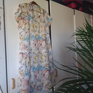 Vintageklänning - Superfin vintageklänning i jättefint skick, storleken bedömer jag som typ M