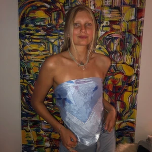 Silkes/siden sjal🦋 - Säljer min super snygga sjal som man kan göra om till exempelvis en snygg festtopp! I mycket fint skick! 