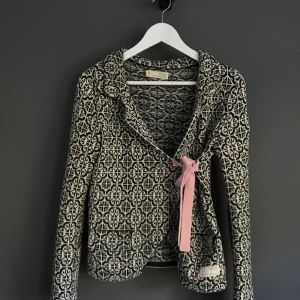 Oddmolly kofta - kofta från Odd Molly i storlek 0 (xs/ s). Mycket fint skick. 🌸