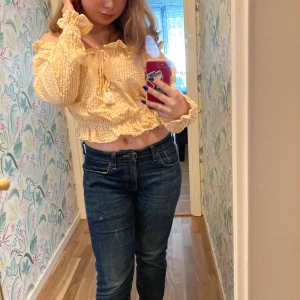 Gina tricot - Säljer den här ur söta blusen som är perfekt för sommaren! 