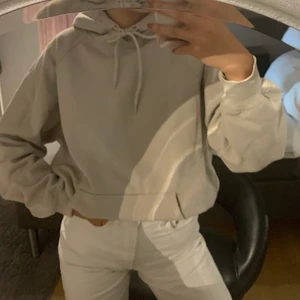 Hoodie  - Super snygg och skön hoodie som är oversized 