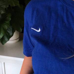 Jättefin Blå tröja från Nike, kan inte garantera om den är äkta eller ej.💙💙💙⚡️⚡️