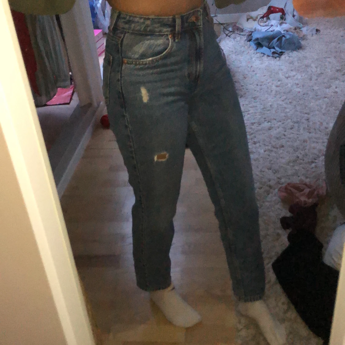 Blåwashed highwaisted momjeans från bershka