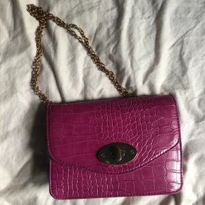 Lila/rosa väska - Bra skick, knappt använd💘