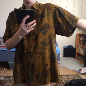  - Oversized kortärmad skjorta, endast använd ett fåtal gånger