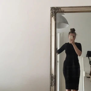  - Tight svart klänning från topshop