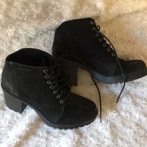  - Fina höstklackar/boots som är sköna och rörliga. Storlek 38! Inköpta för 800 kr :)