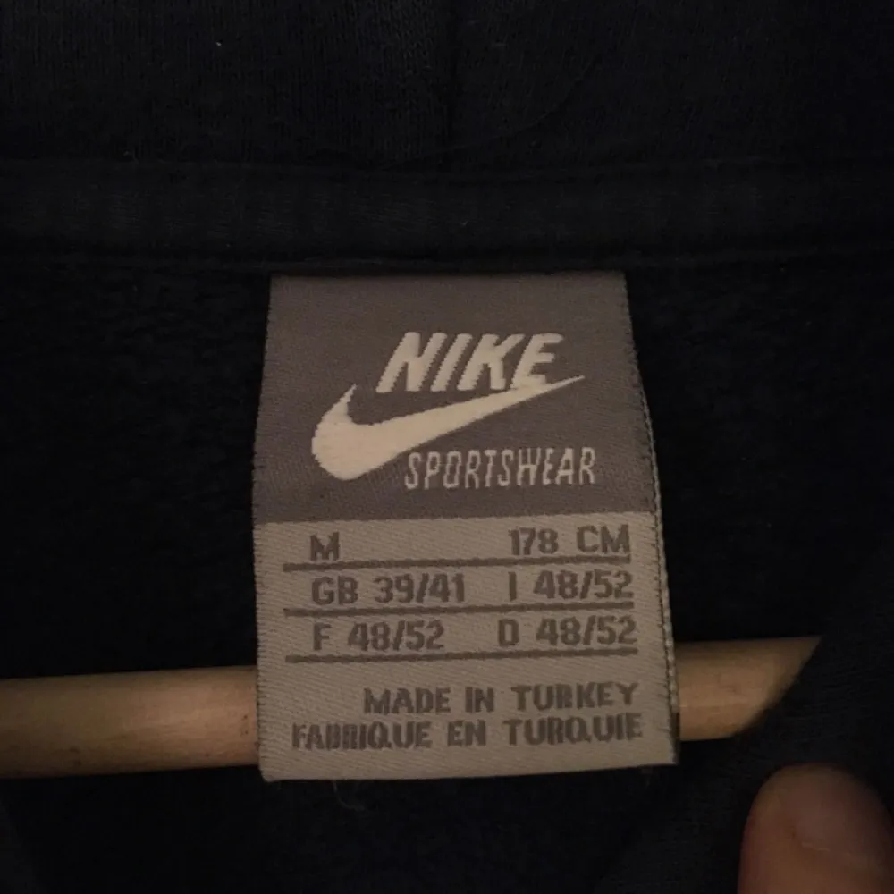 Nike munkjacka, mörkblå. . Tröjor & Koftor.