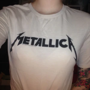  - Beige/rosa tshirt från hm