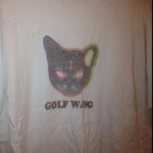  - Oversize golfwang tisha, inte officiell och rätt utväntad men snygg ! 