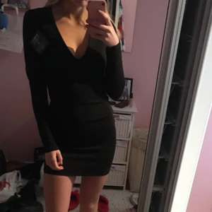  - Klänning från nelly, oanvänd med lappen kvar. Säljes pga används ej. Köparen står för frakt. 