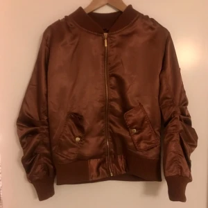  - BRONZÉ BOMBARJACKA strl XS-S Inköp: år 2016