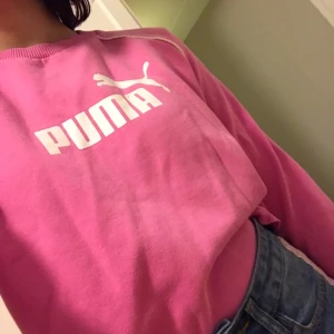  - Supersnygg Puma tröja med långa ärmar :) Använder aldrig längre, så hoppas att den hittar ett nytt hem ☺️