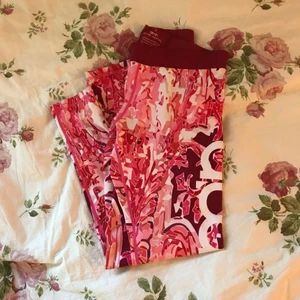  - Aimn tights i blommigt tryck, super sköna knappt använda. Kan mötas upp i Stockholm eller så står köparen för frakt :) 