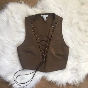  - Oanvänd tröja i grön/brun färg.  Strl S  Från Nelly 