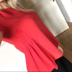  - Loul edition röd skjorta, jätte söt. Lös model