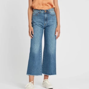  - Chrysler Denim från Rodebjer ! 🌸 Använda 1 gång , prislapp finns kvar . Ord pris 1799 Något utsvängda i modellen 