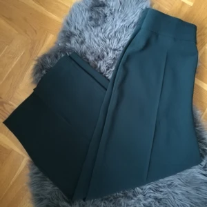  - Snygga byxor med hög midja från Zara, i modellen culottes! Aldrig använda då det var fel storlek! Frakt ingår