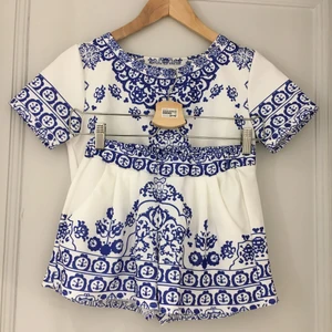  - Jättefint blommigt set, topp och shorts med fickor. endast använt någon gång! Säljer pga rensar garderoben.  Kan gå ner i pris vid snabb affär och om vi möts upp💓 