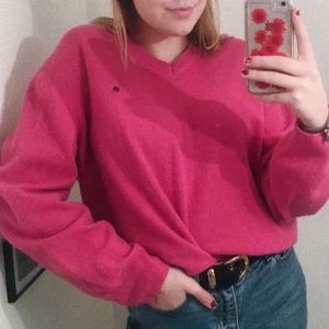  - SÅ snygg och mysig rosa stickad tröja!! Älskar’t!!