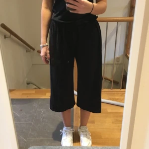  - Sjukt snygga och bekväma mocka klot- byxor i bra skick!