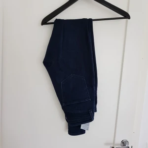  - Levis jeans. Hög midja. 