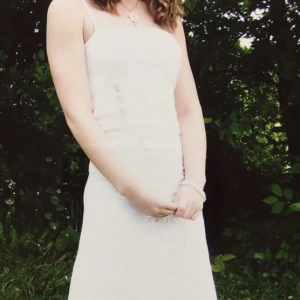  - Säljer min fina studentklänning i storlek 36. Passar även bra till andra somriga tillfällen!  Tar endast swish eller kontant. 