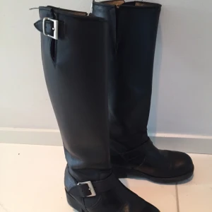  - Säljer mina Jonny Bulls i storlek 37 men har i vanliga fall storlek 38, passar därför 37/38.  Betalning: Swish Frakt: kostar 70kr