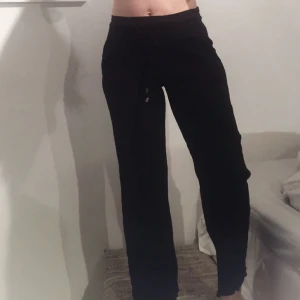  - Bekväma avslappnade byxor, UK size 10, motsvarande M. +45 för frakt.