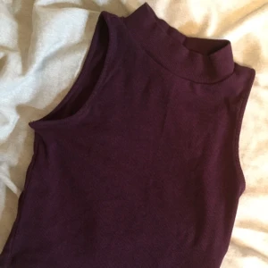  - Snygg lilaish croptop! 40kr pp🌸