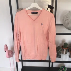  - Knappt använd, unisex så passar typ m tjej :) 