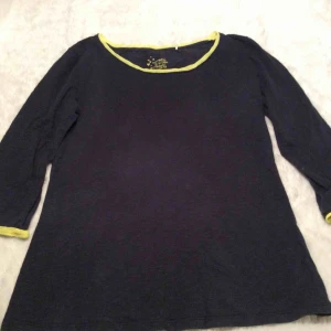  - Tröja st S ,fint skick