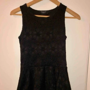  - Fint linne/topp från sisters point med blommigt tyg. Använd ett fåtal gånger. 