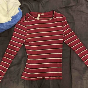  - Söt tröja från H&M. Kommer aldrig till användning. Hämta upp i Örebro. 