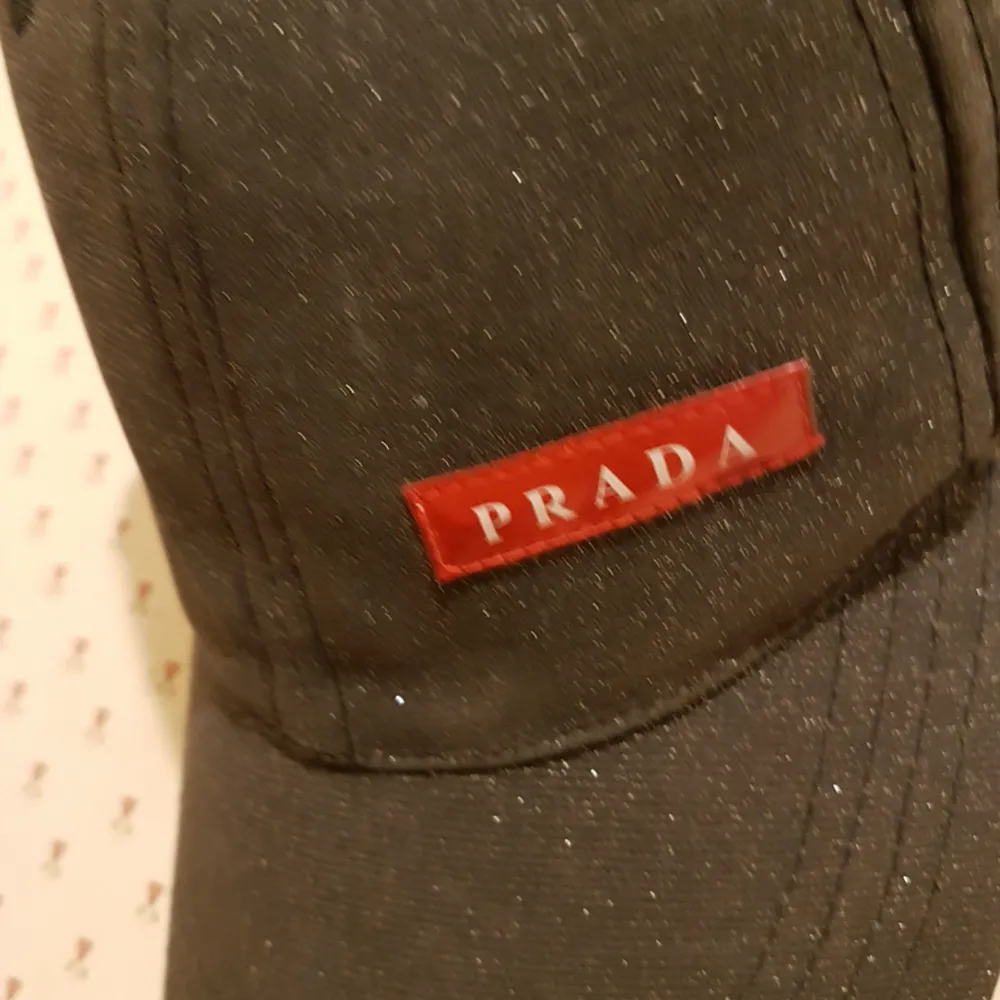 Prada keps.Som ny.. Accessoarer.