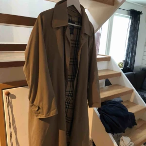  - Burberry kappa, NK kompaniet, Pris går att diskutera