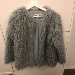  - Snygg mintgrön pälsjacka