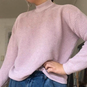  - Ljuuuuslila/rosa tröja med lite glitter 🤩