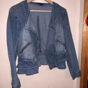  - Jeansjacka i fint skick 