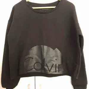 Svart Calvin Klein sweater skick: Aldrig använd utan prislapp Size L