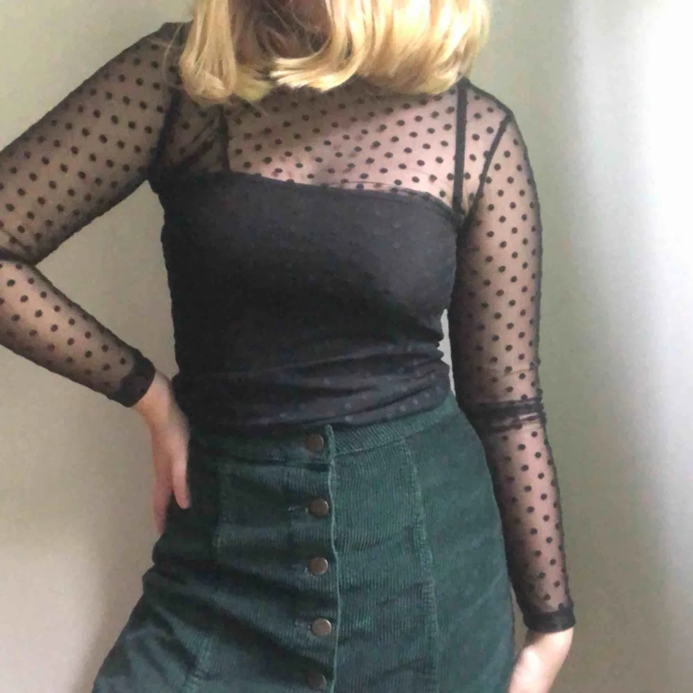 Säljer denna jättefina kjol i grön manchester då den tyvärr är lite för stor. Mycket bra skick! Kan mötas upp i Göteborg eller Alingsås . Kjolar.