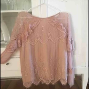  - Ljusrosa spets tooo