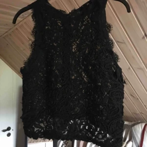  - Svart spetslinne från zara