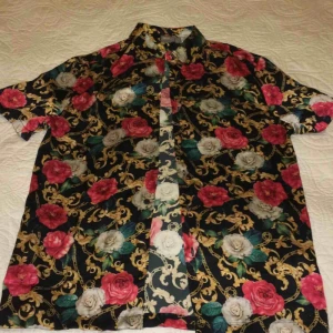  - ☘️Skitsnygg skjorta från Asos i mjukt tyg☘️Storlek S☘️Nästan aldrig använd☘️