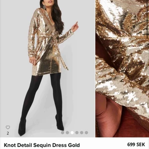  - Såå sjukt snygg klänning perfekt till jul eller nyår! Använd endast en gång och är i fint skick😍 köparen står för frakt. Hör gärna av dig för mer info💜