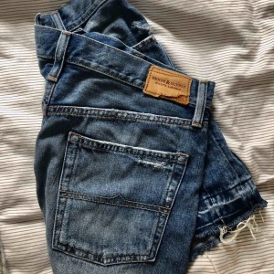  - En jeanskjol från Ralph Lauren i fint skick, säljer den pga för stor för mig! Nypriset är 1300 kr