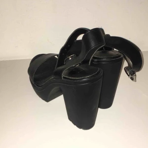  - Fina och väldigt bekväma skor till både utgång och vardag. 