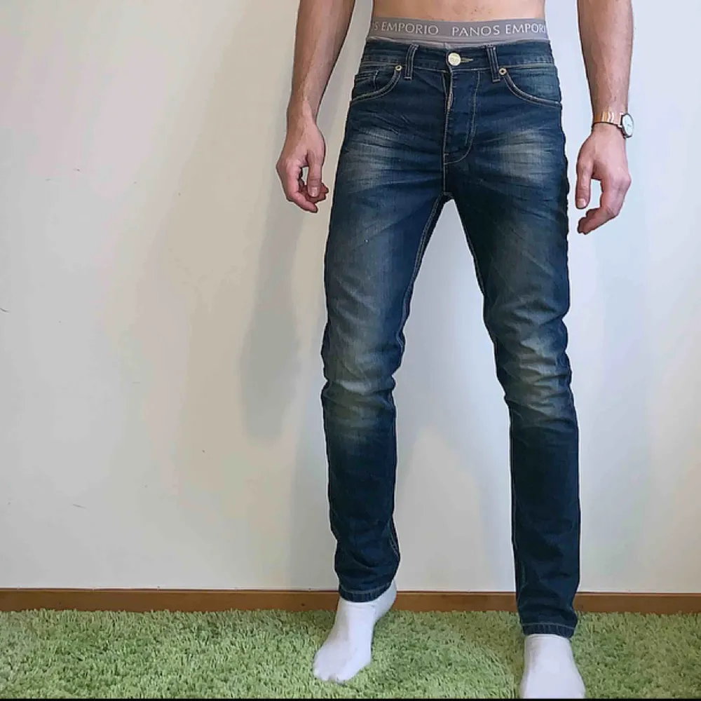 Adrian Hammond jeans köpta från Stayhard. Använda endast 1 gång. Ganska smal passform. Skick: 10 / 10 Ord pris: 799kr. Jeans & Byxor.